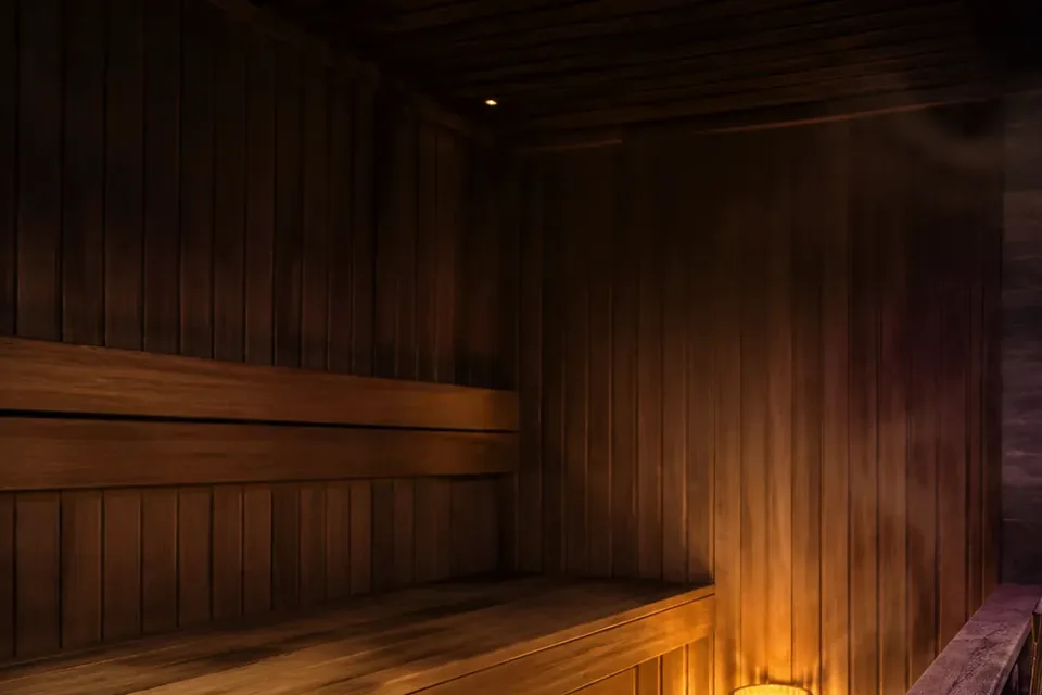 Elena Masaj Salonu, Sarıyer — sauna sedir bölümü